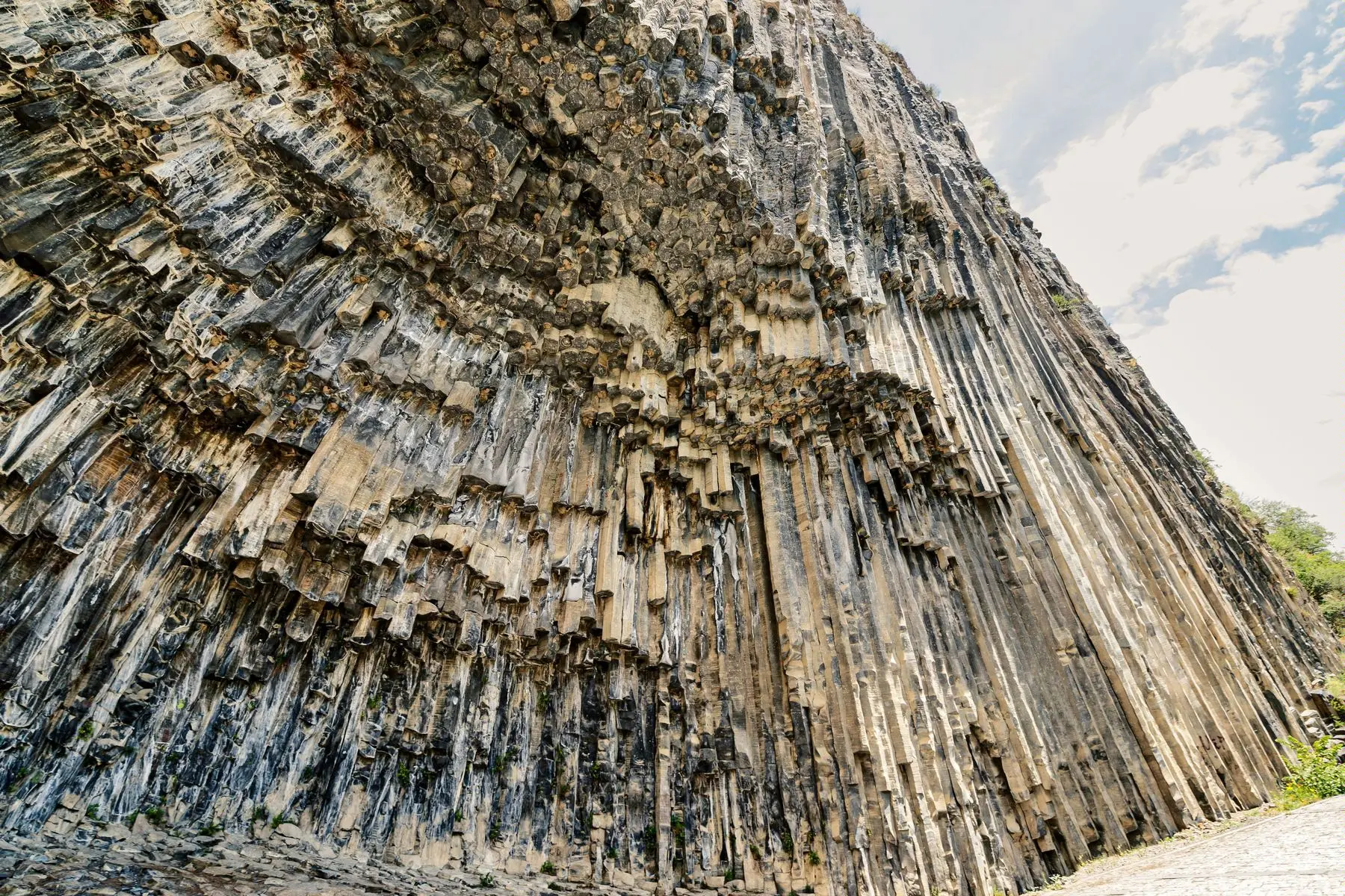 Сквозь века: Гарни, Гегард и Симфония камней